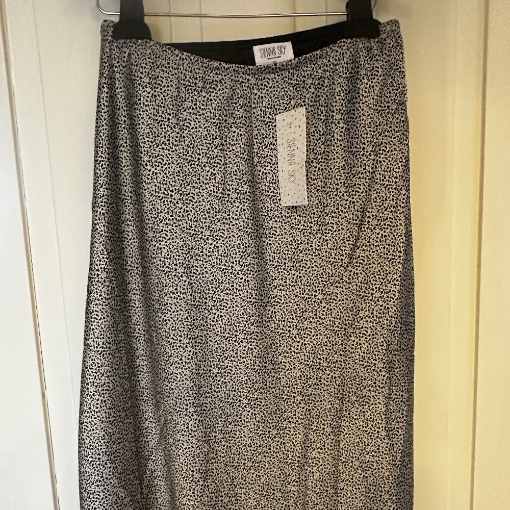 black and white patterned silk blend skirt, size M